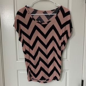 Black/Pink Chevron Print Short Sleeve Top